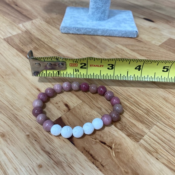 White lava rock diffuser bracelet with rhodonite stone beads. - Picture 6 of 6